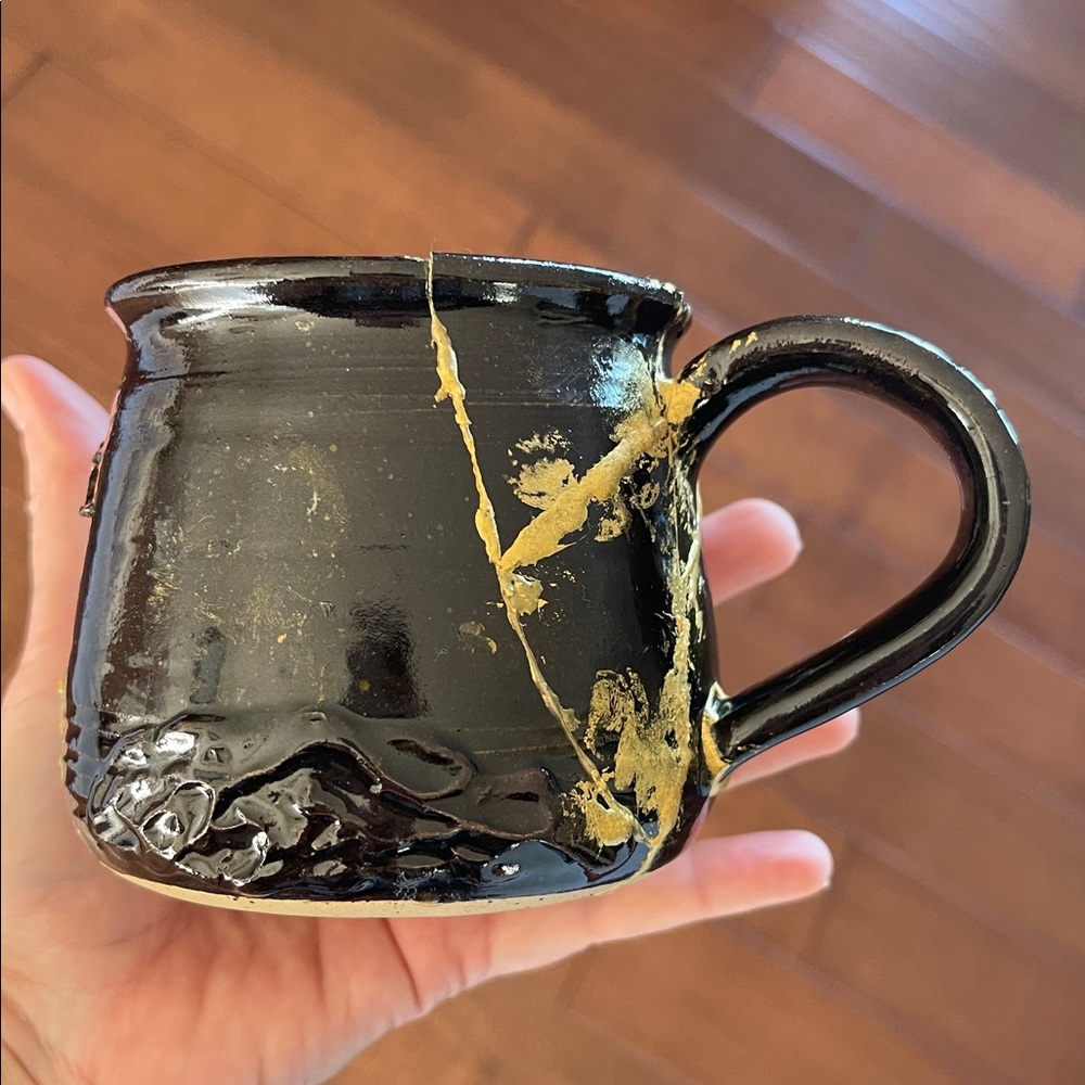 SPECIAL POTTERY MUG WITH ACCENTS